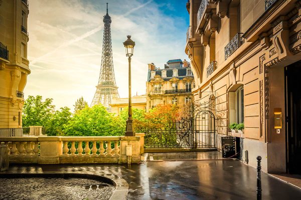 Cosy,Paris,Street,With,View,On,The,Famous,Eiffel,Tower